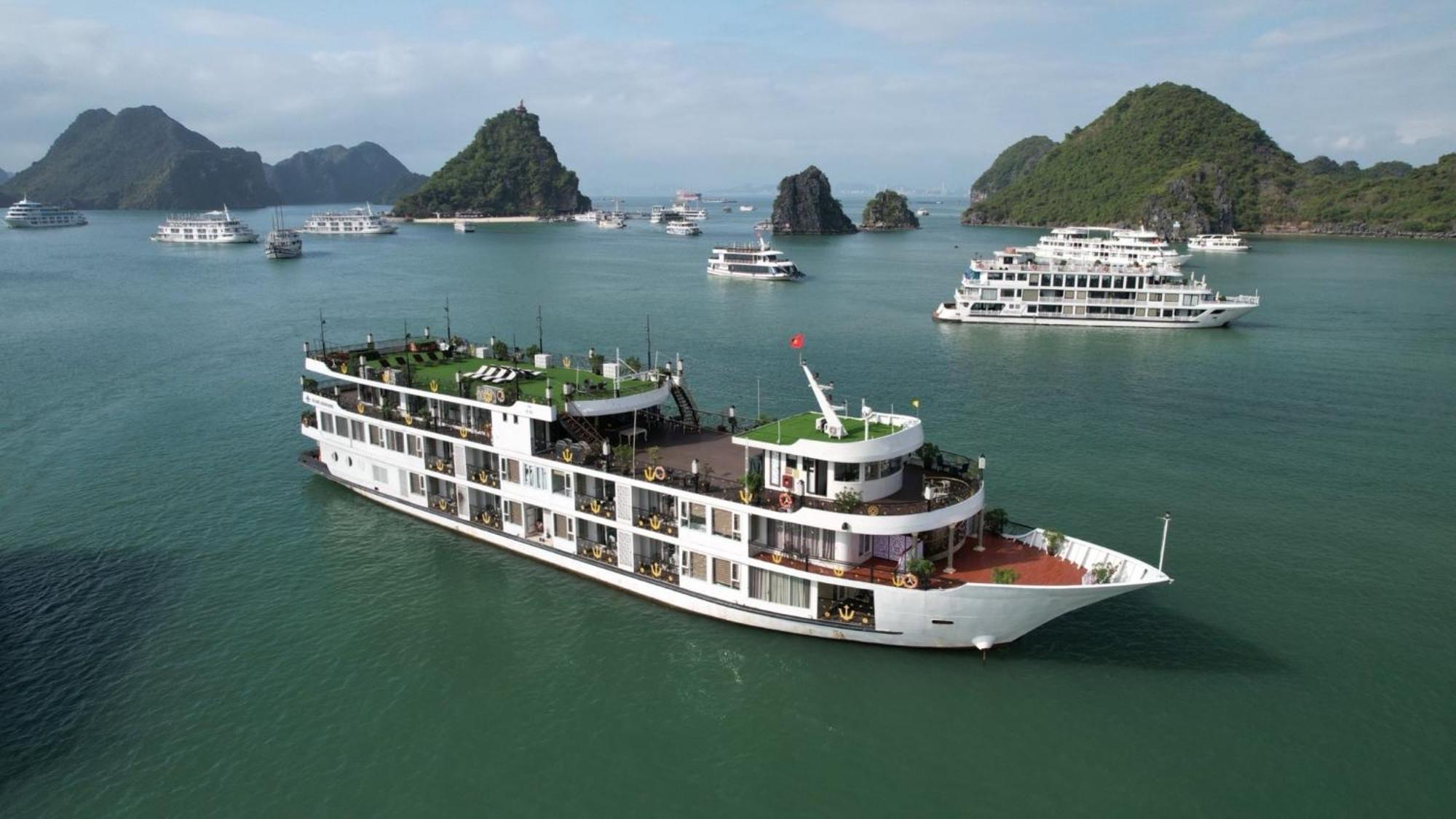 Halong Aquamarine Royal Cruise Hotel ฮาลอง ภายนอก รูปภาพ