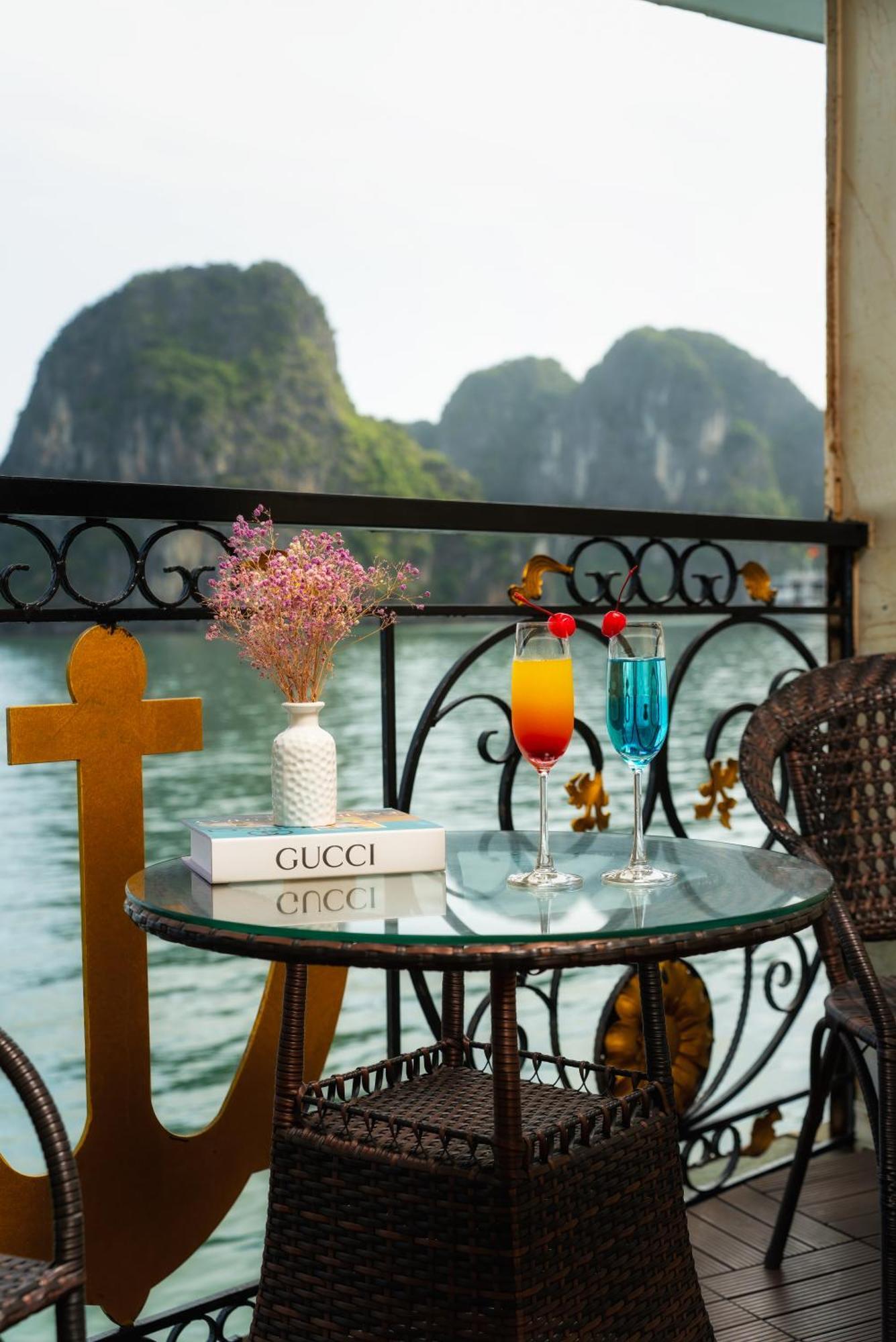 Halong Aquamarine Royal Cruise Hotel ฮาลอง ภายนอก รูปภาพ