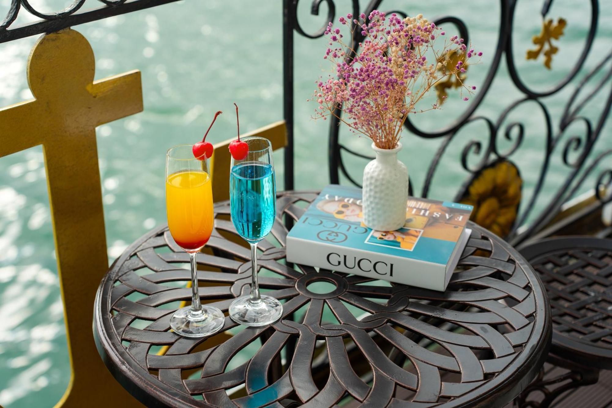 Halong Aquamarine Royal Cruise Hotel ฮาลอง ภายนอก รูปภาพ