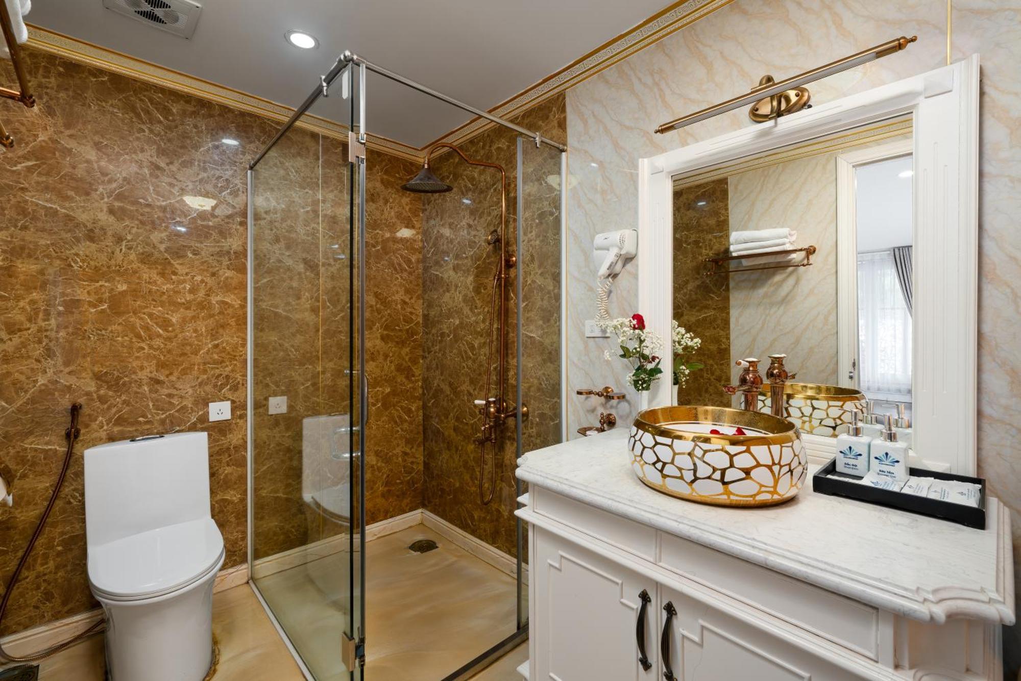 Halong Aquamarine Royal Cruise Hotel ฮาลอง ภายนอก รูปภาพ